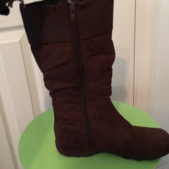 Top Moda side zip suede boots with folded cuff. - Picture 3 of 6
